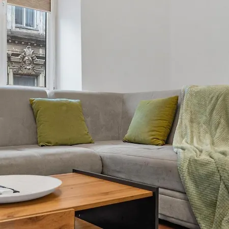 Charm 2br Unirii Square شقة