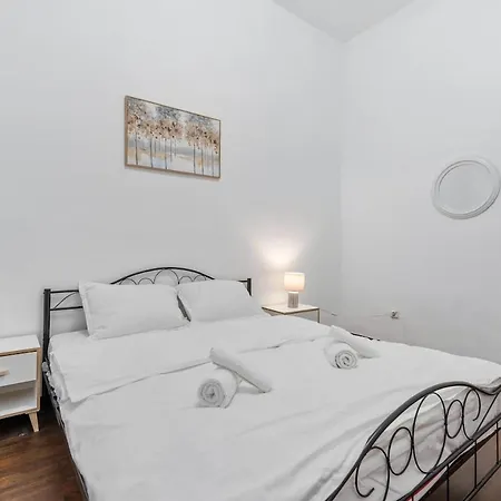 Charm 2br Unirii Square شقة