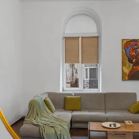 Apartment Historic 2br With Balcony Near Old Town Bucharest