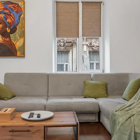 Apartamento Charming 2-bedroom With Balcony Near Old Town Bucareste