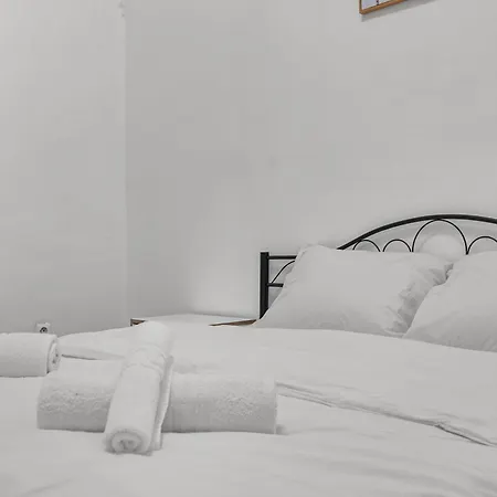 2br With Balcony - Near Old Town *