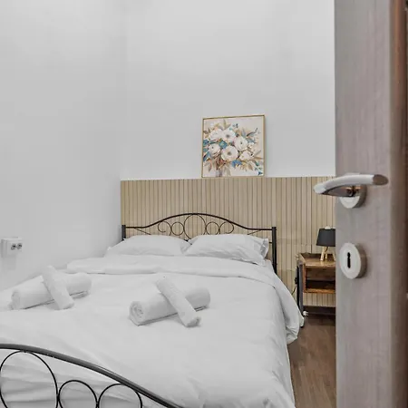 2br With Balcony - Near Old Town * Bucharest