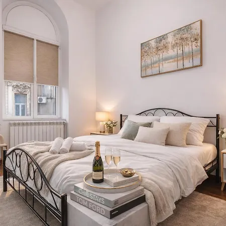 2br With Balcony - Near Old Town * Bucharest