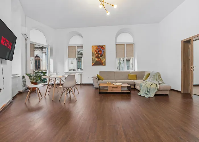 Charming 2-bedroom With Balcony Near Old Town * Bucareste