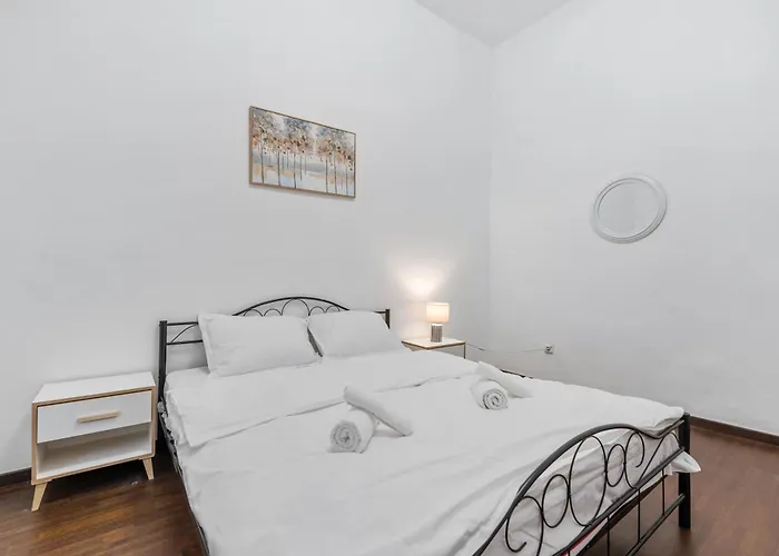 Apartamento Charming 2-bedroom With Balcony Near Old Town *