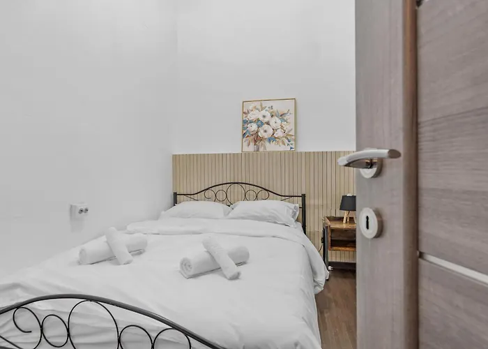 Charming 2-bedroom With Balcony Near Old Town * Bucarest
