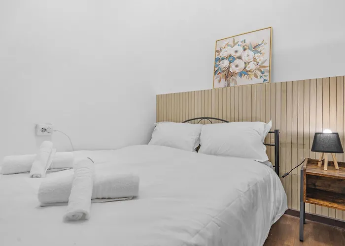 Apartment Charming 2-bedroom With Balcony Near Old Town *