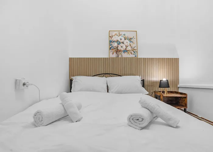 Charming 2-bedroom With Balcony Near Old Town Apartamento