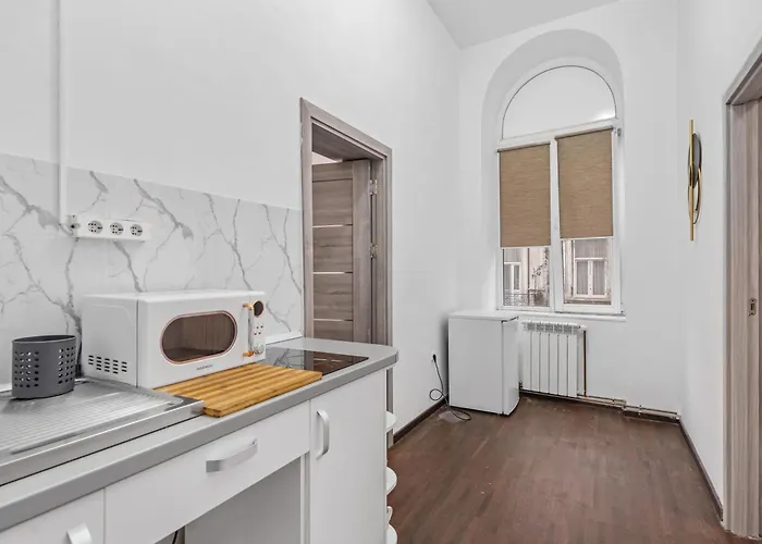 Apartment Charming 2-bedroom With Balcony Near Old Town Bucharest