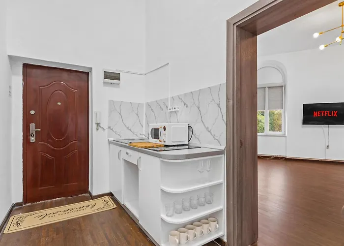 Charming 2-bedroom With Balcony Near Old Town * Boekarest