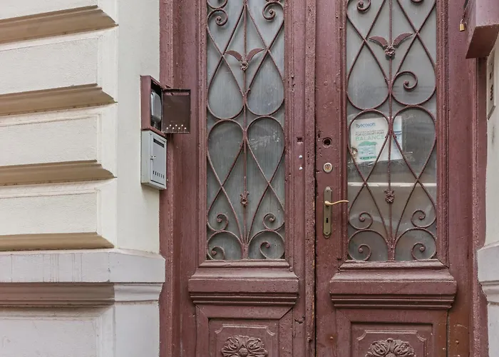 Charming 2-bedroom With Balcony Near Old Town Апартаменты
