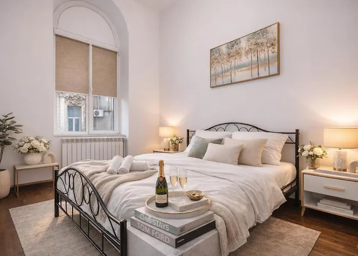 Charming 2-bedroom With Balcony Near Old Town * Boekarest